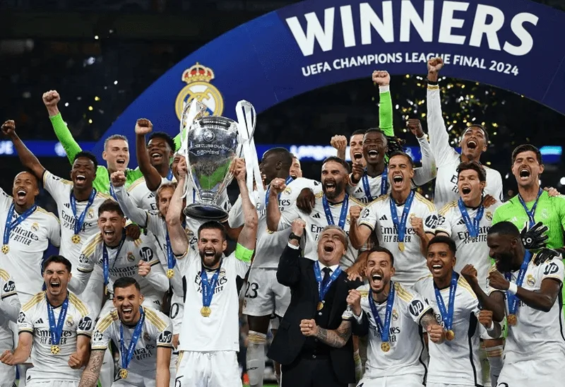 Màu áo trắng đặc trưng – nguồn gốc tạo nên những danh xưng nổi tiếng như Los Blancos và Los Merengues.